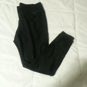 Nike legendary legging